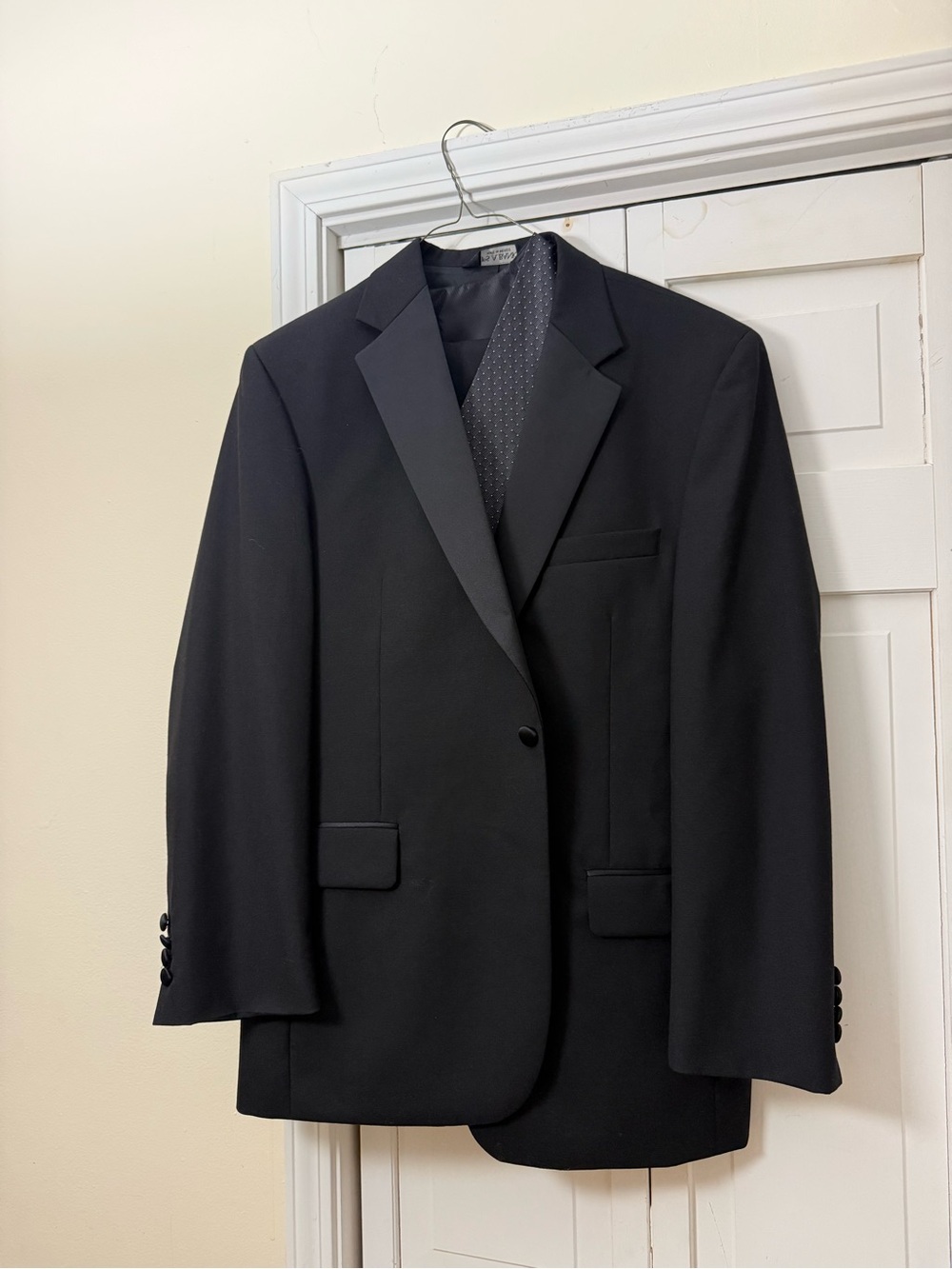 Jos. A. Bank Men’s 3 piece Black Tuxedo 43R 36W